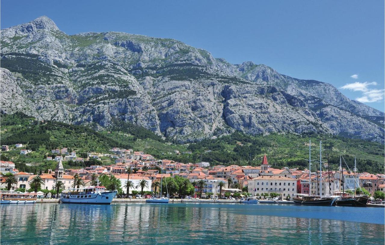 Awesome Apartment In Makarska With Kitchen Екстер'єр фото